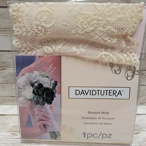 NWT David Tutera Bouquet Cream Lace with White Pearl Accents